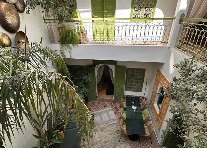 Riad Dar Adal exclusivité 2 à 6 personnes petit déjeuner compris place jemaa El fna Marrakesh